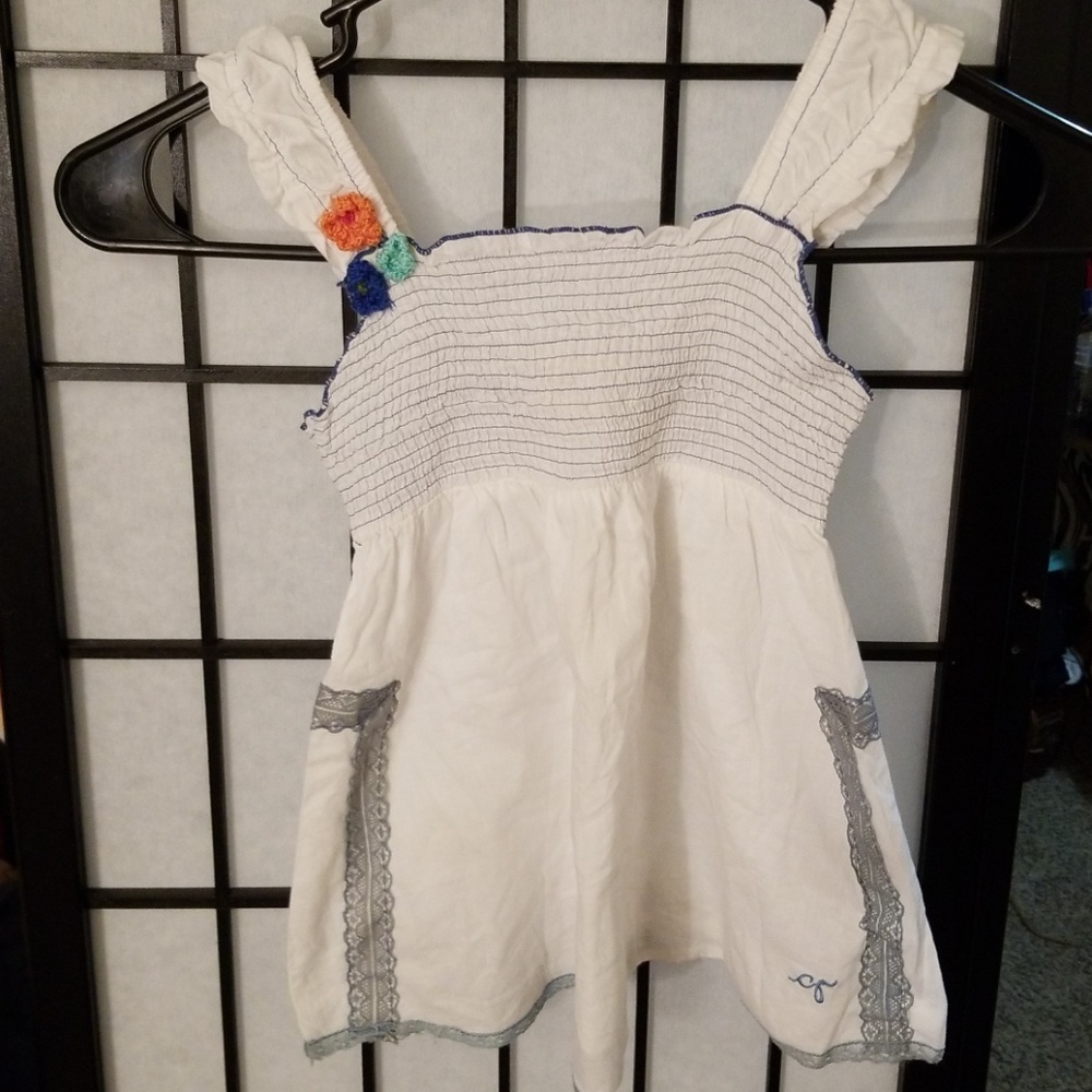 Beautiful girls Guess top. Never Worn.